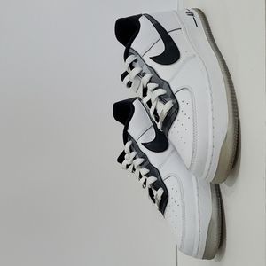 White Air Force 1 Size 6